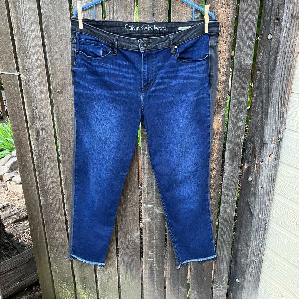Calvin Klein Wm’s Frayed Rebel Black & Blue Ankle Skinny Fit Jeans Sz 33